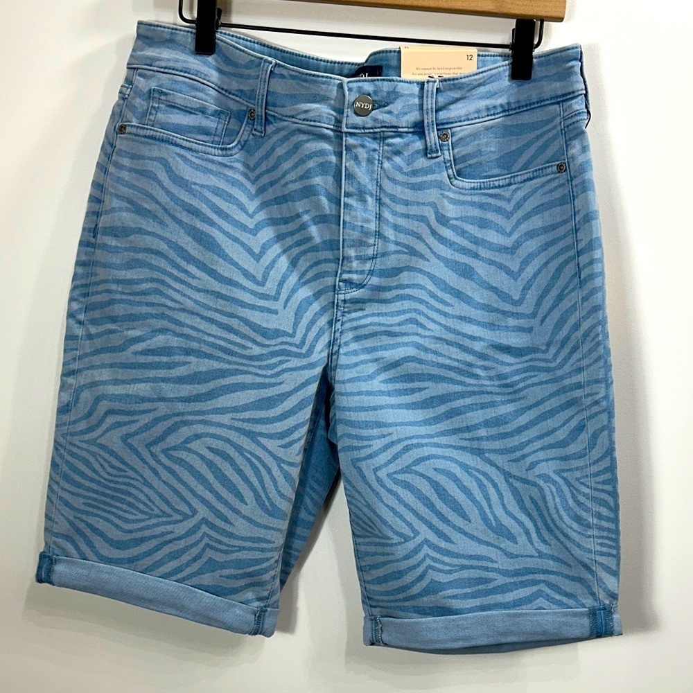 NYDJ Briella short in Zen Zebra size 12. NWT